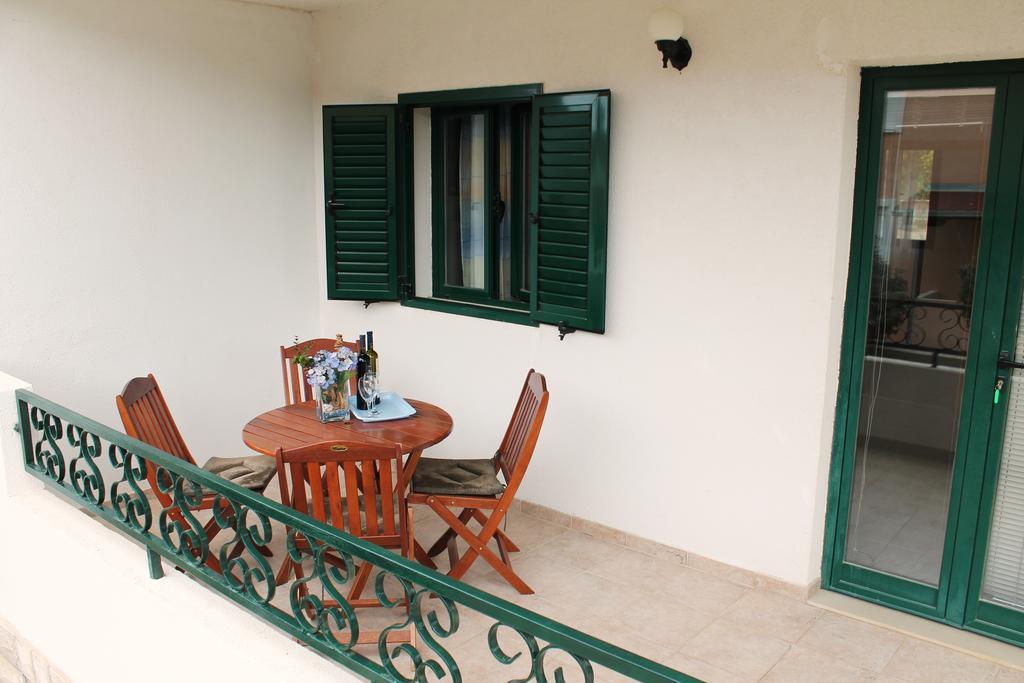 Apartments Lancek Ivan Dolac Bagian luar foto